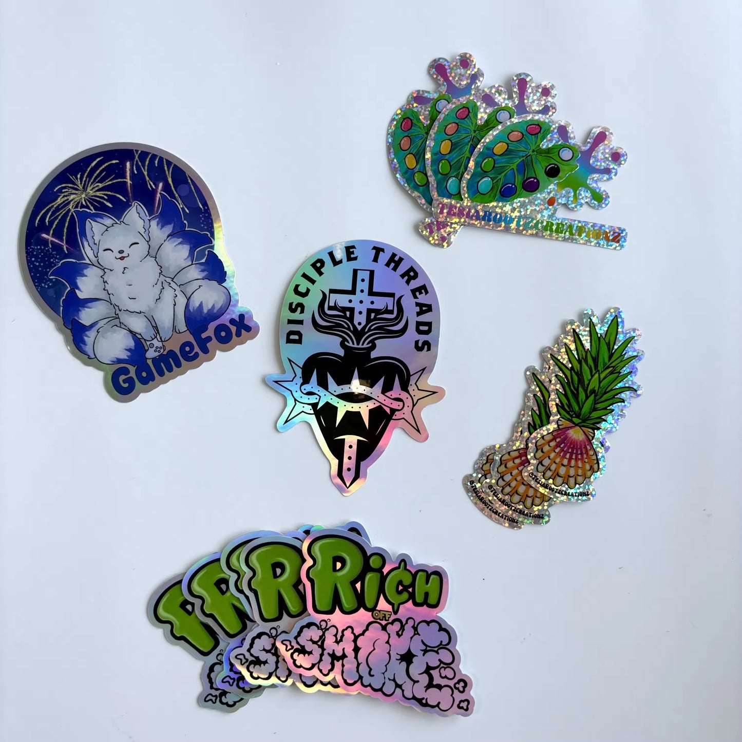 Popular Various Shape Customized Die Cut Kiss Cut Labels Low MOQ Wholesale Waterproof Hologram Holographic Glitter Sticker